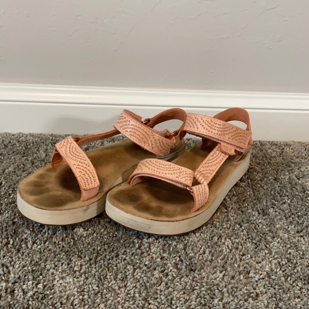 pink tevas.
